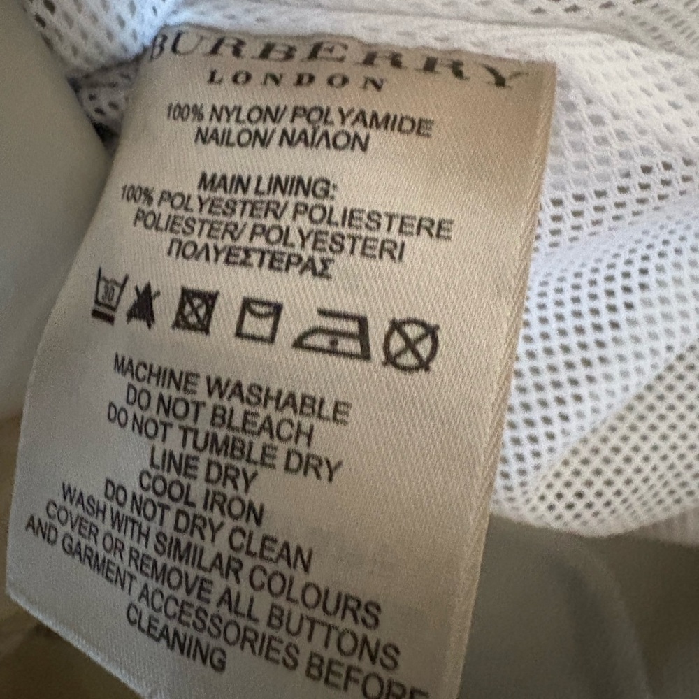 Burberry Classic Tan Trench rain Coat - Picture 8 of 11